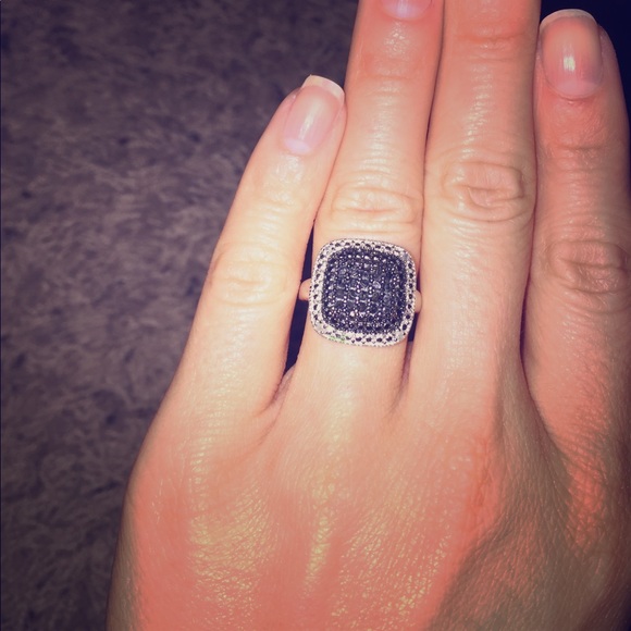 Beautiful black stone ring. Size 6/6.5 - Picture 1 of 2